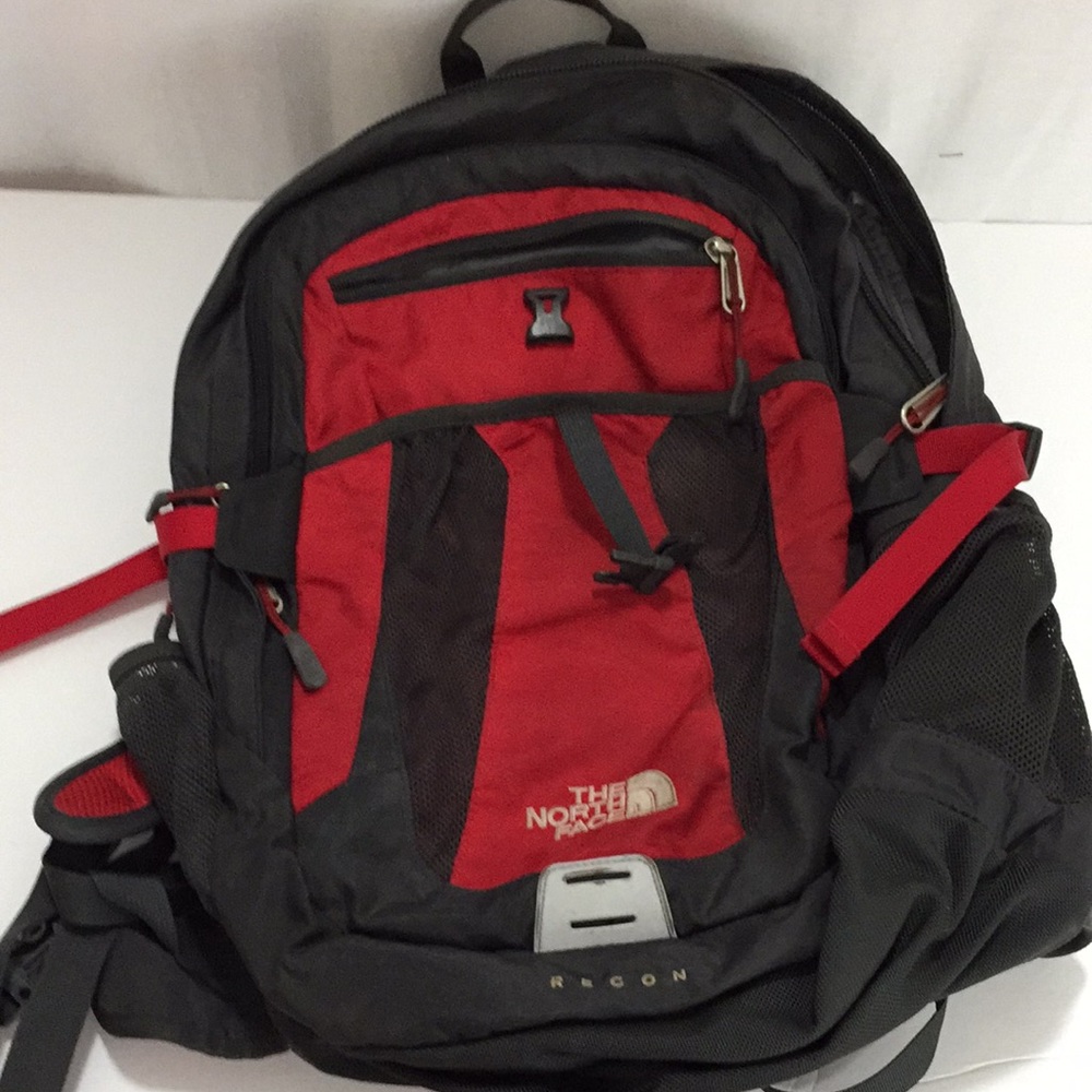 The North Face Red Recon Backpack Padded Back , Straps Hiking